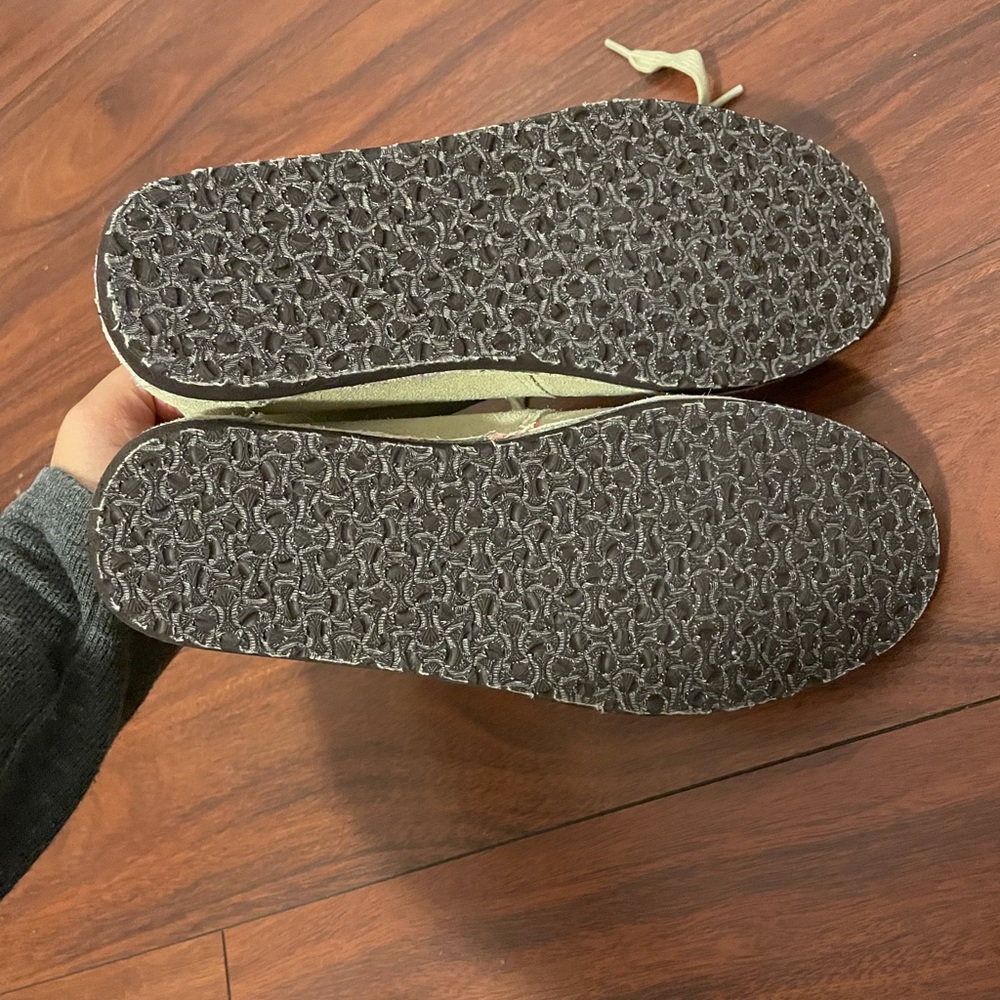 Toms - Picture 5 of 5